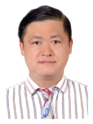 王耀毅 系主任圖片